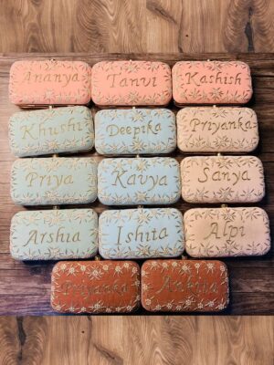 Pastle name clutch