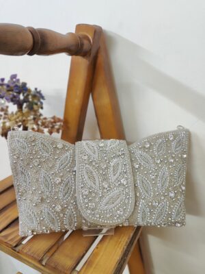 Glam leaf embroidered flap silver